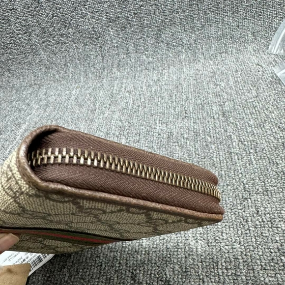 100% Authentic Gucci Leather Wallet - Picture 9 of 16